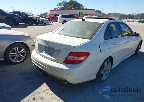 2010 Mercedes-Benz C 300 Luxury 4Matic/Sport 4Matic из США, поврежденный, VIN WDDGF8BB3AR102499